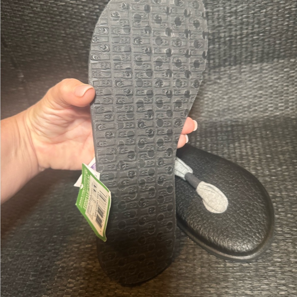 NWT Sanuk Yoga Black and Gray Sandals - Picture 5 of 6
